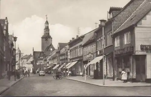 Gardelegen, Thälmannstrasse, voix populaire, pharmacie du Conseil, couru 1969