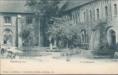 Ratzeburg, Dom, Dans le jardin du monastère, incurvé