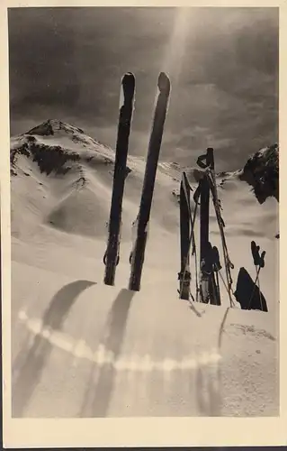Wintersport, Skier im Schnee, Gebirge, Foto AK, ungelaufen