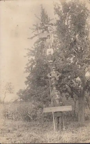 Gruss aus Schlenderhan, Männergruppe auf der Leiter, ungelaufen