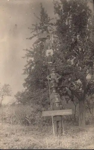 Gruss aus Schlenderhan, Männergruppe auf der Leiter, ungelaufen