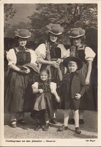 Groupe de costumes de la vallée de Gutacht, couru en 1950