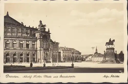 Dresde, Adolf-Hitler Platz avec l'Opéra d'Etat, couru
