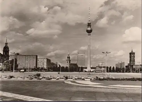 Berlin, Blick zum Fernseh- und UKW Turm, gelaufen