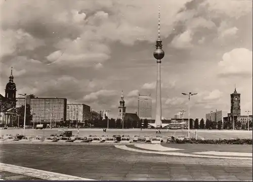 Berlin, vue sur la tour de télévision et de FM, couru