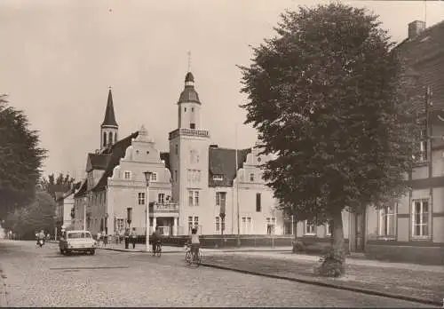 Coswig, Ernst Thälmann Straße mit Rathaus, ungelaufen