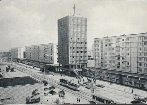 Magdeburg, Karl Marx Straße, Straßenbahn, gelaufen 1975