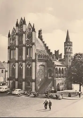 Tangermünde, Rathaus, Autos, Motorräder, ungelaufen