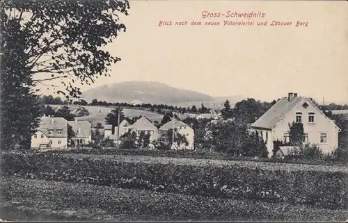 Grandschweidnitz, vue sur le nouveau quartier de villas et montagne de Löbauer, incurvée