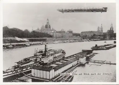 Dresde, Elbe avec vue sur la vieille ville, navire Germania, incurvée