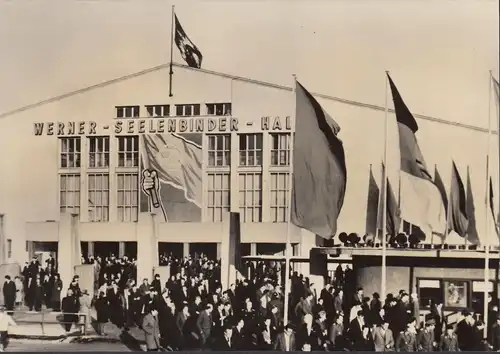 Berlin, Werner Seelenbinder Halle, Besucher, ungelaufen