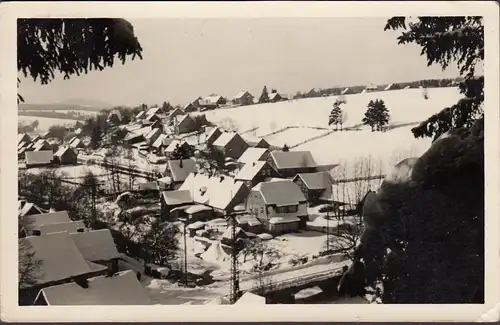 Sapin en résine, vue de la ville en hiver, couru en 1955