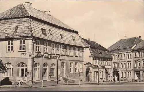 Neustrelitz, HO- Cafe am Markt, Markt Apotheke, gelaufen