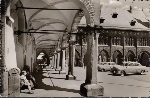 Lübeck, Rathaus, Autos, ungelaufen