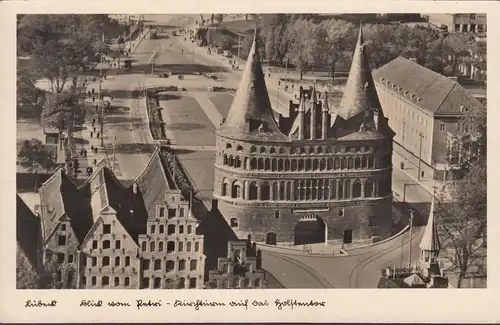 Lübeck, Blick vom Petri Kirchturm auf das Holstentor, gelaufen 1937