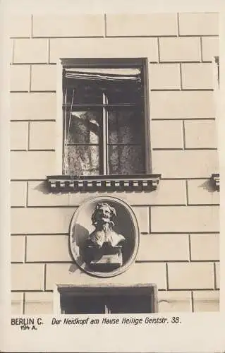 Berlin, Der Enviekkopf am Haus Sainte-Esprit rue 38, inachevée