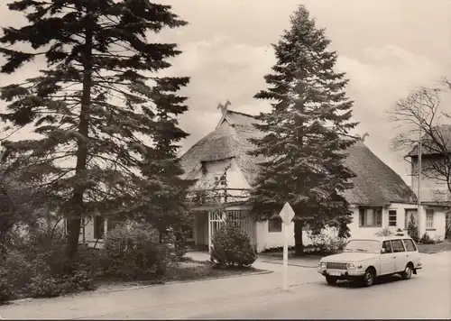 Graal-Müritz, Reetdachhaus, Auto, gelaufen 1975
