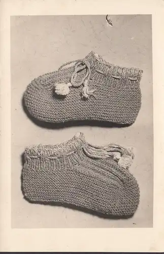 Gestrickte Babysocken, ungelaufen