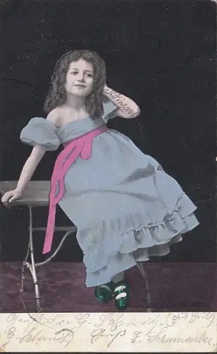 Mädchen in blauem Kleid, gelaufen 1903
