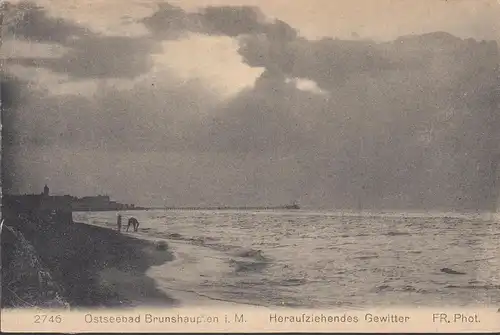 Bain de la mer Baltique Brunshafen, orage montant, plage, incurvée