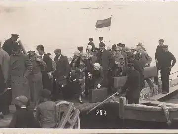 Helgoland, Ausbootung der Passagiere von Helgoland, Foto-AK, ungelaufen