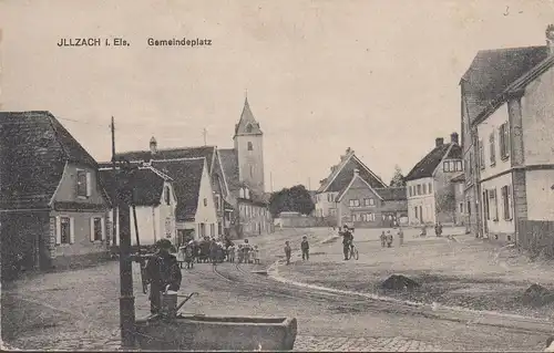 CPA Illzach, Gemeindeplatz, place de la commune, non circulé