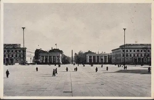 AK München, Ehrentempel, Führerhaus und Verwaltungsgebäude, ungelaufen