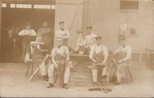 AK Gruss vom Truppenübungsplatz Munster, Soldaten beim Handwerken, gelaufen 190