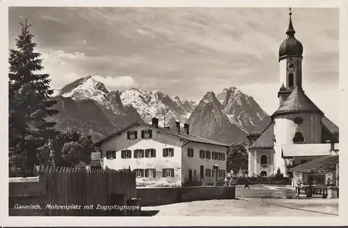 AK Garmisch, Marktplatz mit Kirche gegen Zugspitzengruppe, ungelaufen