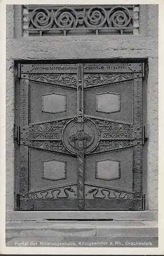 AK Hiver Royal, portail de la salle des Nibelungen, incurvée