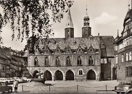AK Goslar, Rathaus, Autos, gelaufen 1957