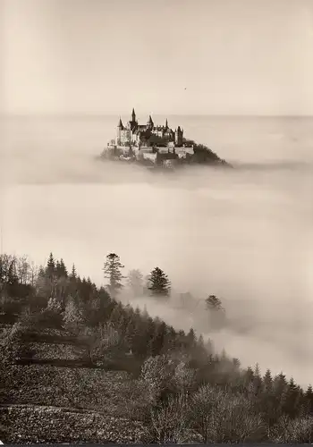 AK Château Hohenzollern dans la mer de brouillard, incurvé