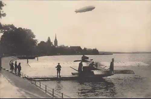 AK Zeppelin LZ 126, ZR 3,  Erste Probefahrt über Friedrichshafen, Wasserflugzeug, Foto-AK, Prof. Maerker, ungelaufen
