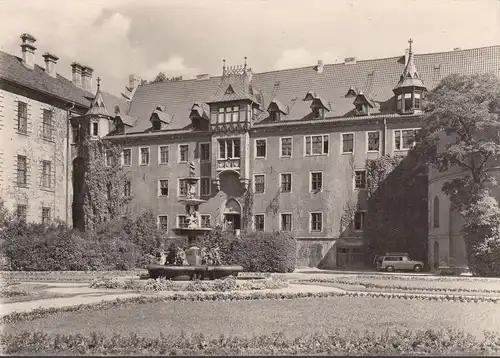 AK Meiningen, Im Schloßhof, Brunnen, ungelaufen