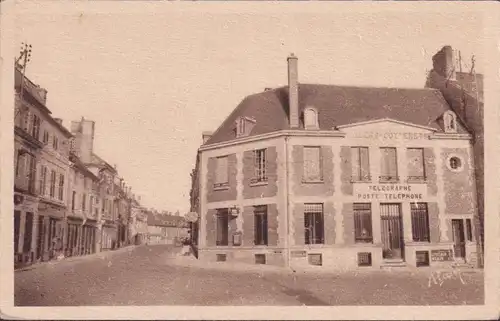 CPA Villers Cotterêts, La Poste et la Rue Général Mangin, ungelaufen