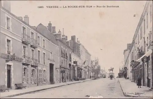 CPA La Roche sur Yon, Rue de Bordeaux, Hôtel, Café, ungelaufen