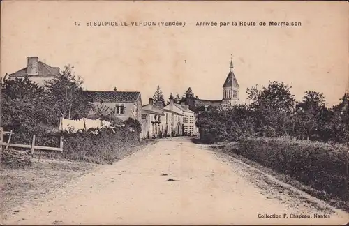 CPA Saint Sulpice le Verdon, Arrivée par la Route de Mormaison, ungelaufen