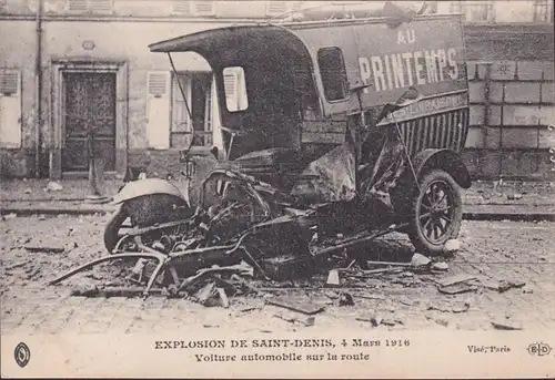 CPA Explosion de Saint Denis 1918, Voiture automobile sur la route, incurvée