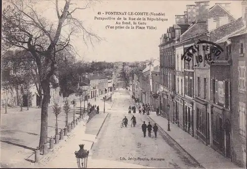 CPA Fontenay le Comte, Perspective de la Rue de La République, inachevée