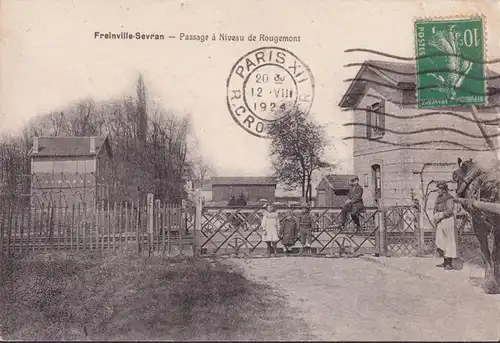 CPA Freinville-Sevran, Passage à niveau de Rougemont, couru en 1924