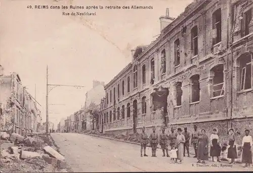 CPA Reims dans les ruines après la retraite des Allemands, rue Neufchatel, inachevée