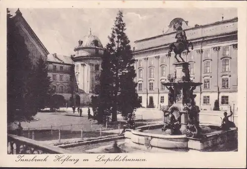 AK Innsbruck, Hofburg avec fontaine de Leoplds, incurvée
