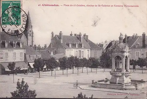 CPA Chateaudun, Place du 18 Octobre, clocher de Saint Valerie et Fontaine Monumentale, courue en 1910