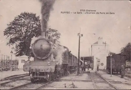 CPA Ruffec, La Gare, L Express de Paris en Gare, ungelaufen