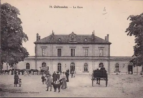 CPA Chateaudun, La Gare, incurvée