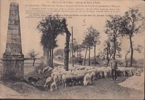 CPA Environs de Dreux, La Pyramide , Elle servait, dit-on, gelaufen 1915