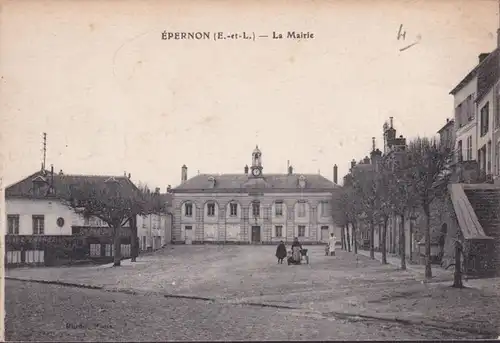 CPA Epernon, La Mairie, en 1919