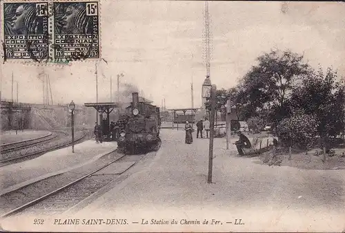 CPA La Plaine Saint Denis, La Station du Chemin de fer, couru