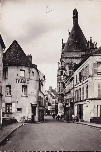 CPA Dreaux, La Tour Hennequin et l'Ancien, Tabac a la Tourelle, couru