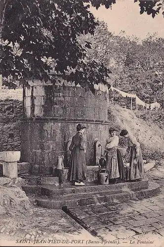 CPA Saint Jean Pied de Port, La Fontaine, ungelaufen